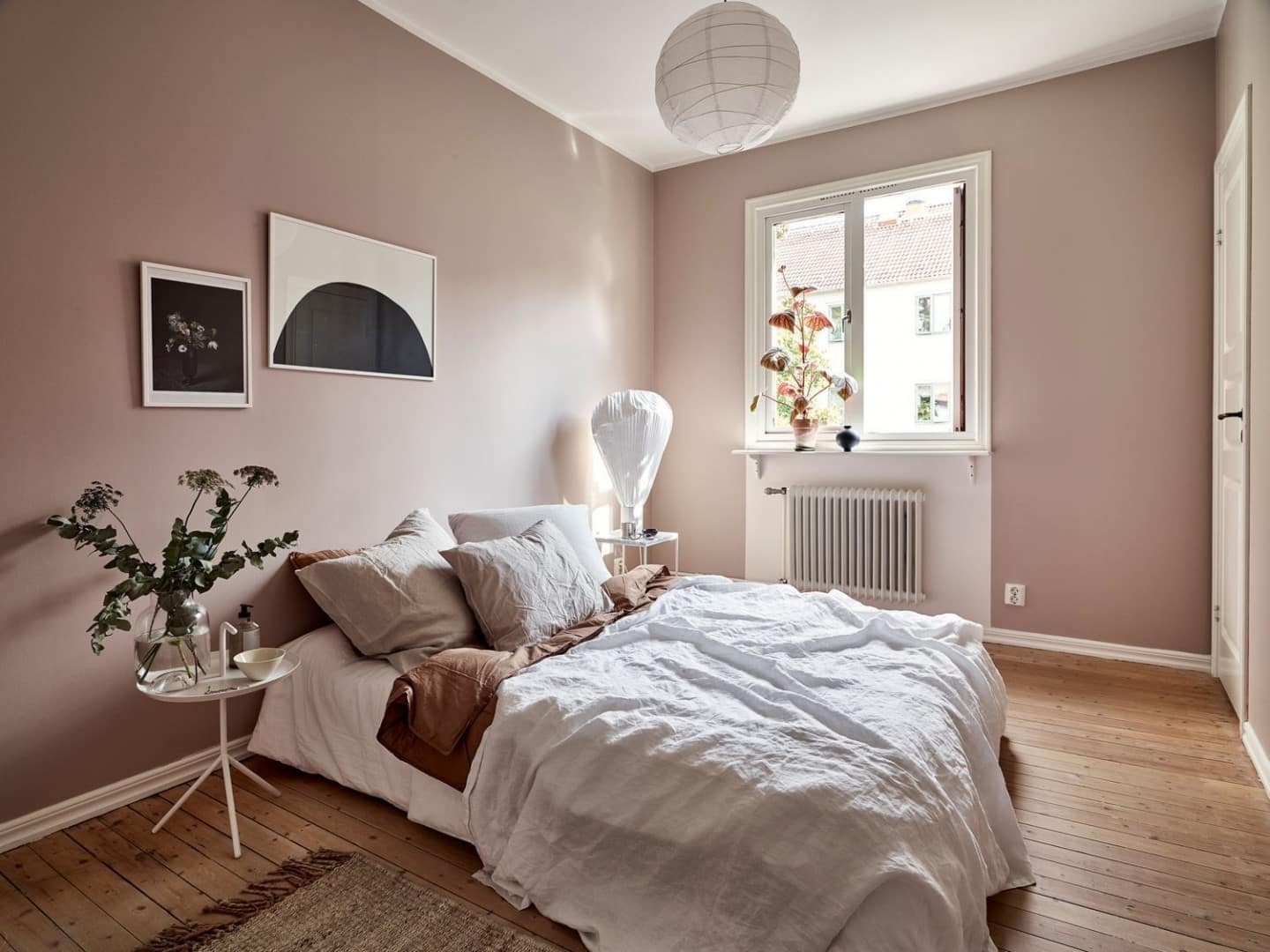 pastel pink room 
