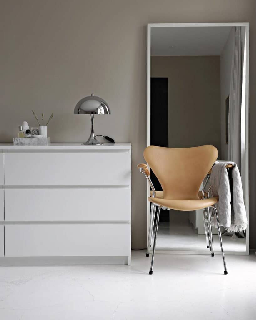Ever Growing Love for Arne Jacobsen's Furniture Designs - SampleBoard Blog